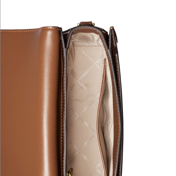 Michael Kors
Jessie Flap Leather Shoulder Bag - Picture 2 of 3